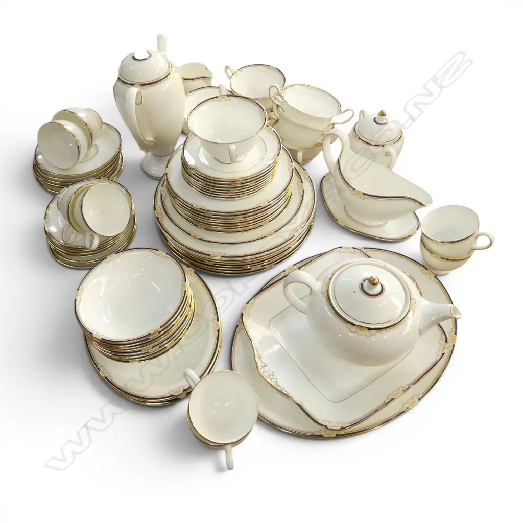 8 HAND POTTED CANDLE STICKS H.200mm Image 1++