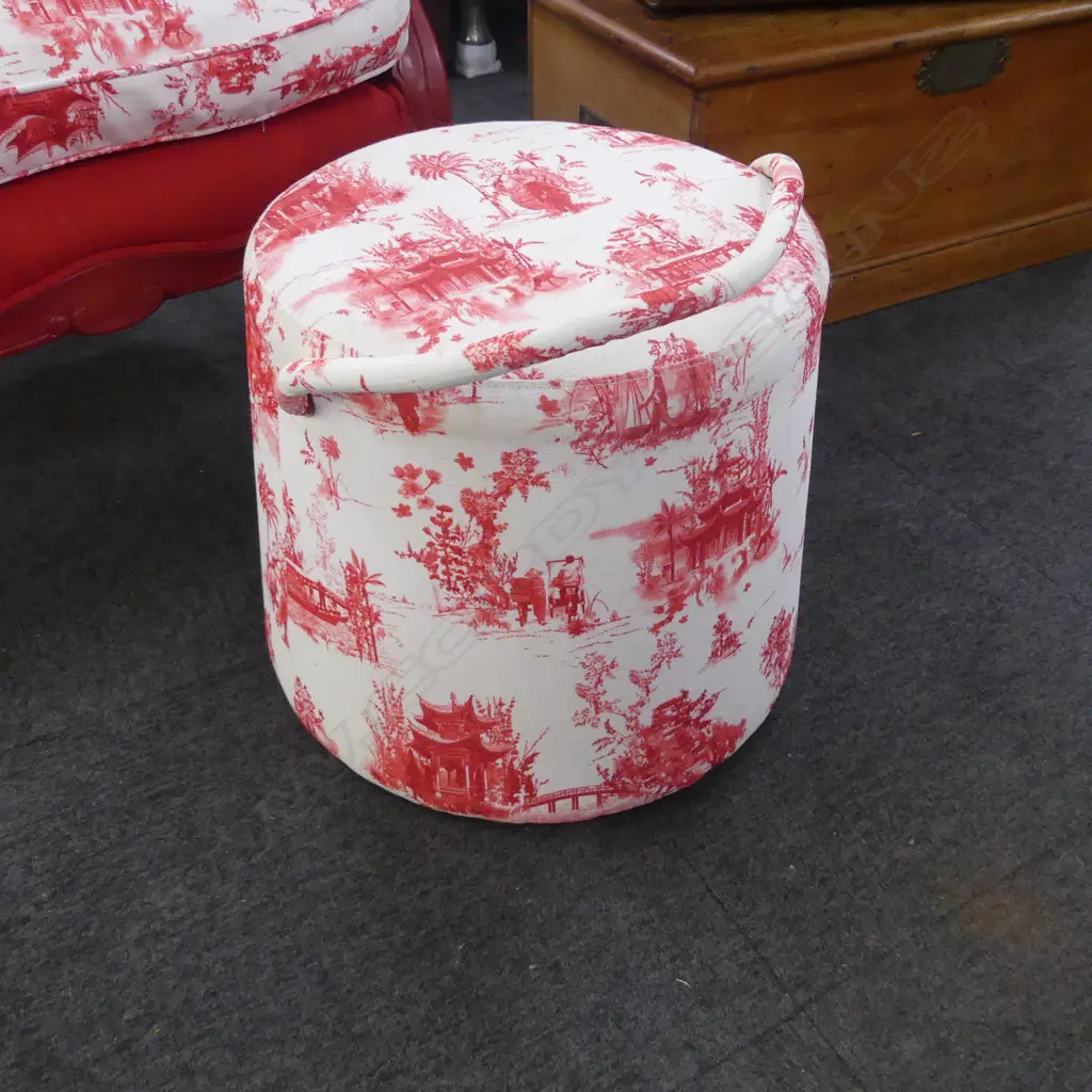 MODERN ANTIQUE STYLE  HALL CANOPY PORTER'S CHAIR. Red painted frame with MATCHING UPHOLSTERED STOOL Image 1++