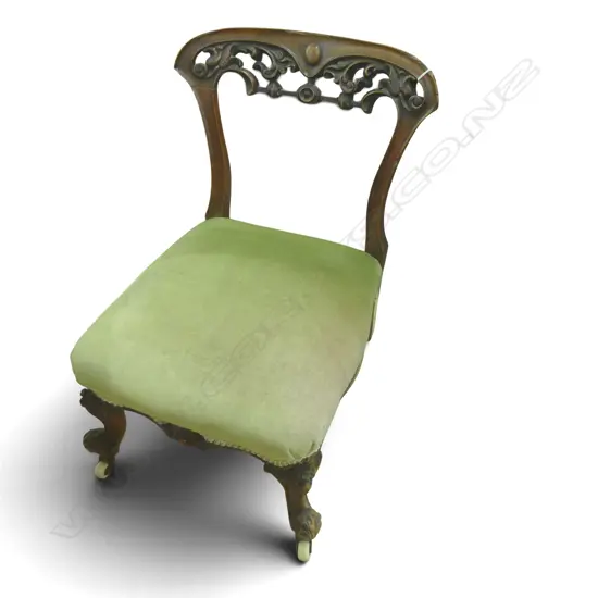VICTORIAN CARVED BACKED LOW BEDROOM CHAIR GREEN VELVET H650MM