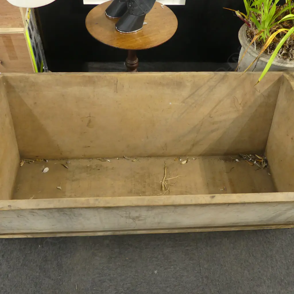 LG WOODEN TROUGH 1520x770x540mm Image 1++