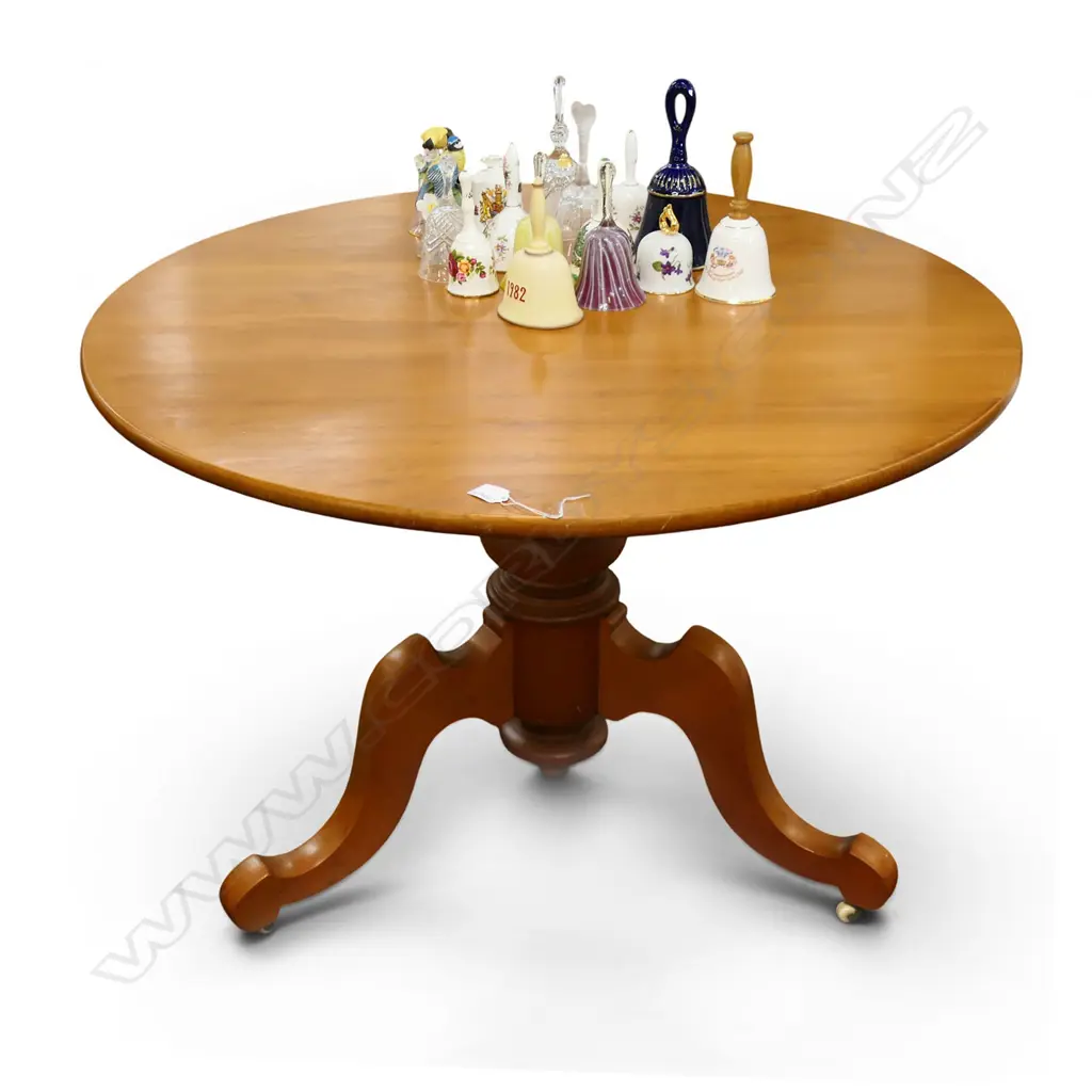 19thC NZ COLONIAL KAURI DINING TABLE ON CASTORS H.730mm. Dia.1040mm. Circular top on substantial column & tripod base Image 1++