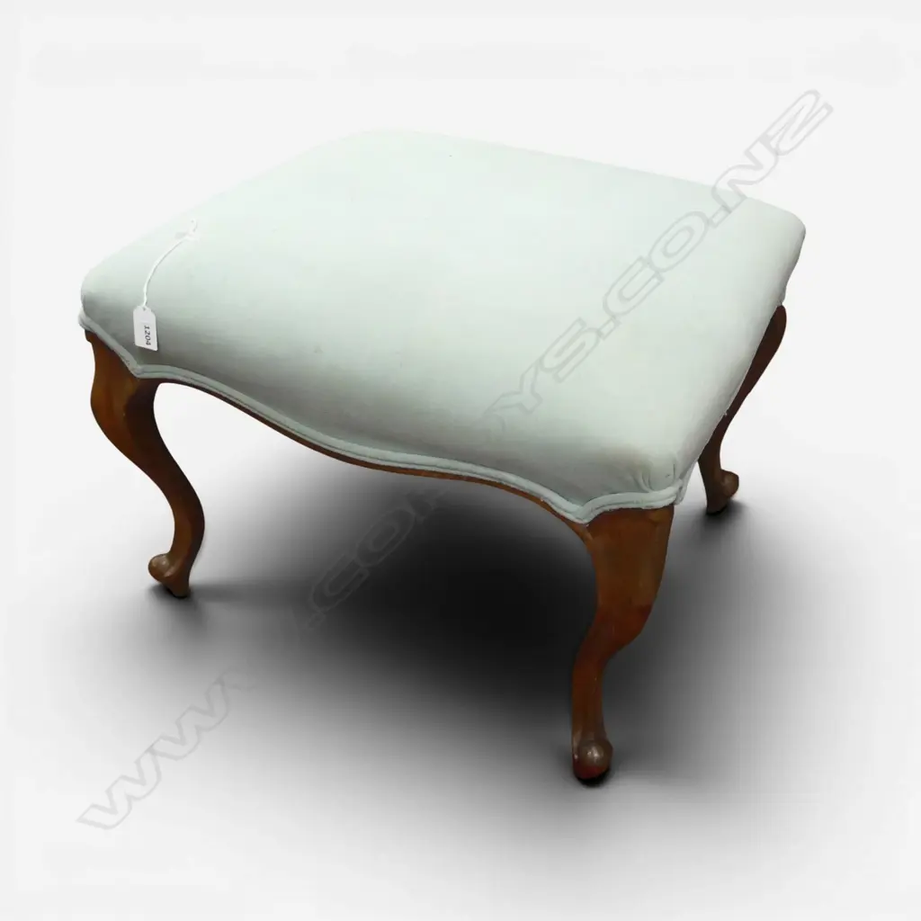 French style stool Image 1++