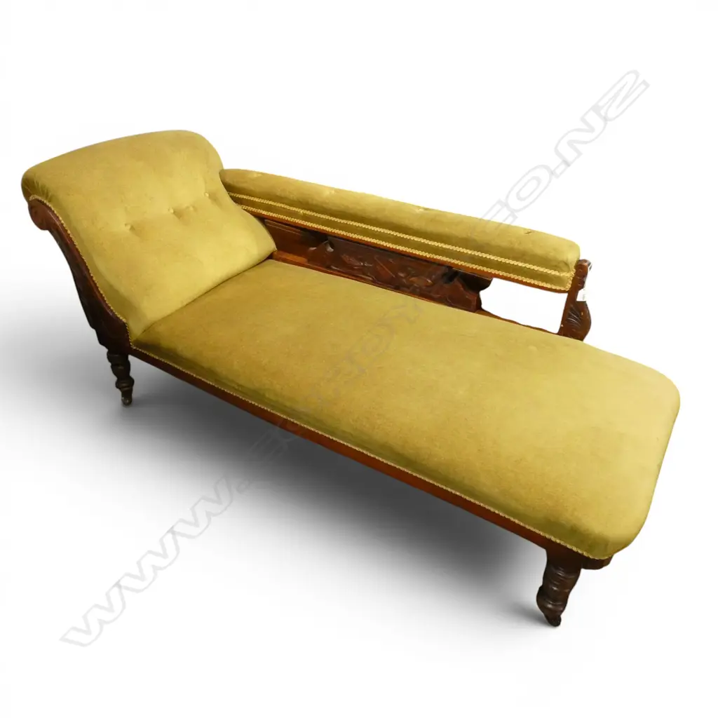 c.1900 CHAISE LOUNGE 1800x600x800mm. Shield carved back panel. Turned legs. Image 1++