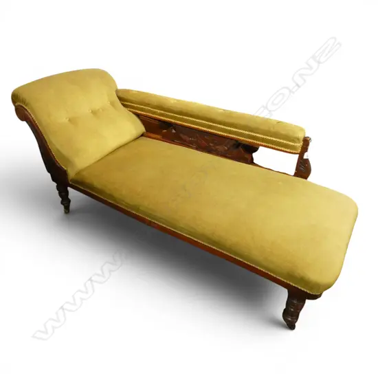 c.1900 CHAISE LOUNGE 1800x600x800mm. Shield carved back panel. Turned legs.