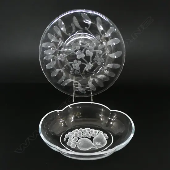 LALIQUE PLATE 220mm dia, + DISH