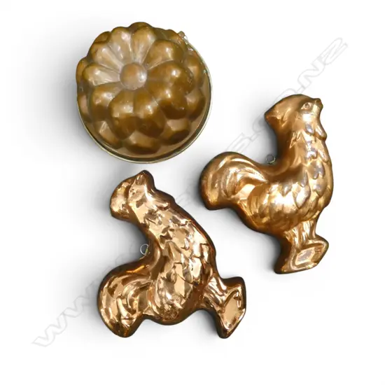 3 COPPER FOOD MOULDS; 2 ROOSTERS + VINTAGE Dia.225mm