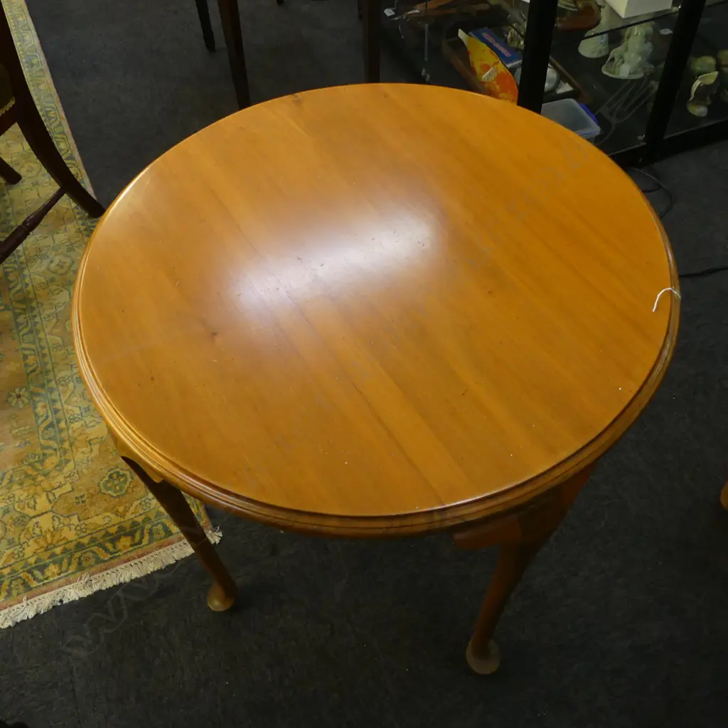 c1920 KAURI CIRCULAR CENTER TABLE. Borer to frieze. Raised on cabriole legs. Image 1++