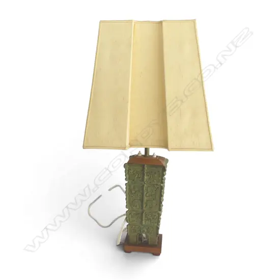 HEAVY ORIENTAL ARCHAIC STYLE TABLE LAMP w. SHADE H.800mm