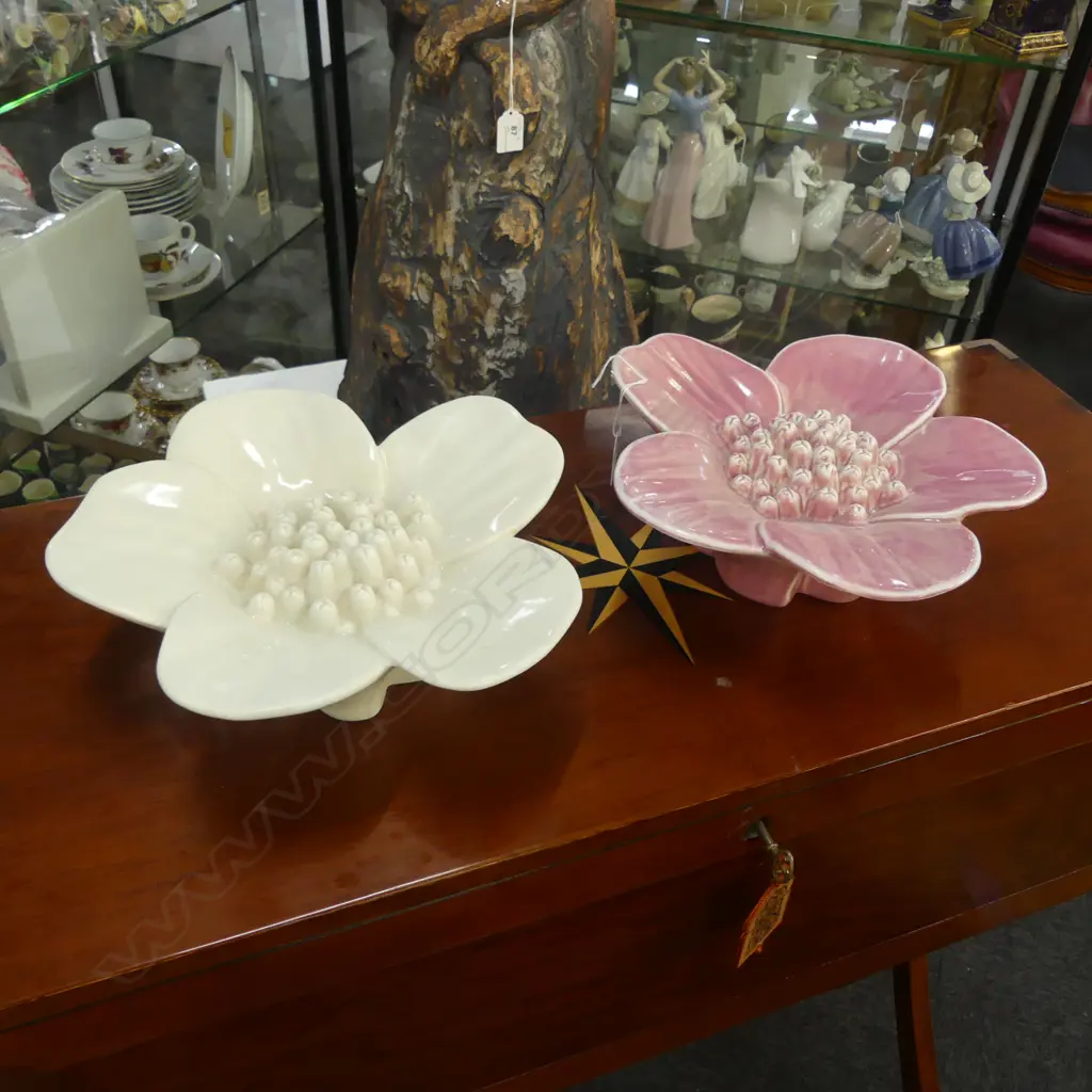 2 BOB STEINER STUDIO POTTERY FLOWERS 300mm dia Image 1++