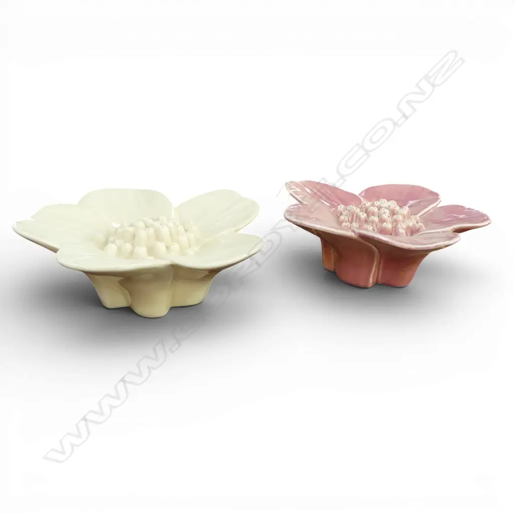 2 BOB STEINER STUDIO POTTERY FLOWERS 300mm dia Image 1++