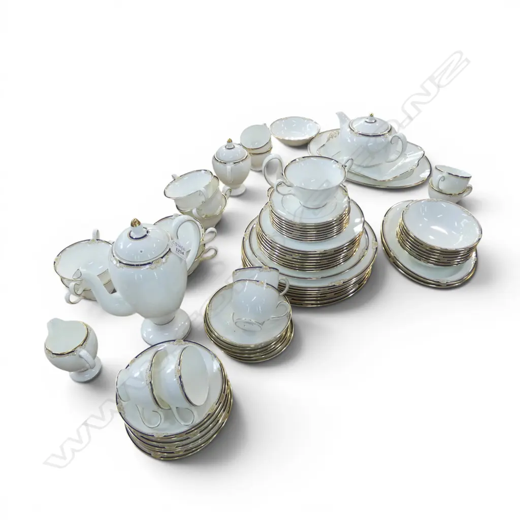 WEDGWOOD 'CAVENDISH' PART DINNER SET Image 1++
