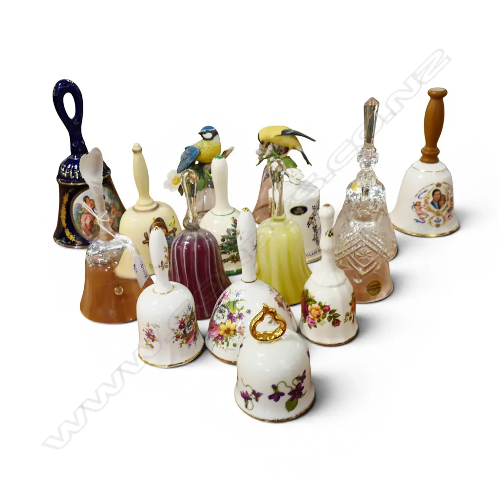16 ASST. BELLS H.190mm Image 1++