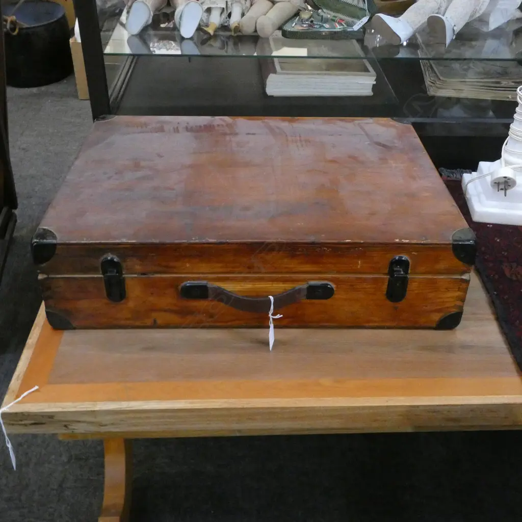 TOOLBOX w. FITTED INTERIOR AND ASST. TOOLS W.580mm Image 1++
