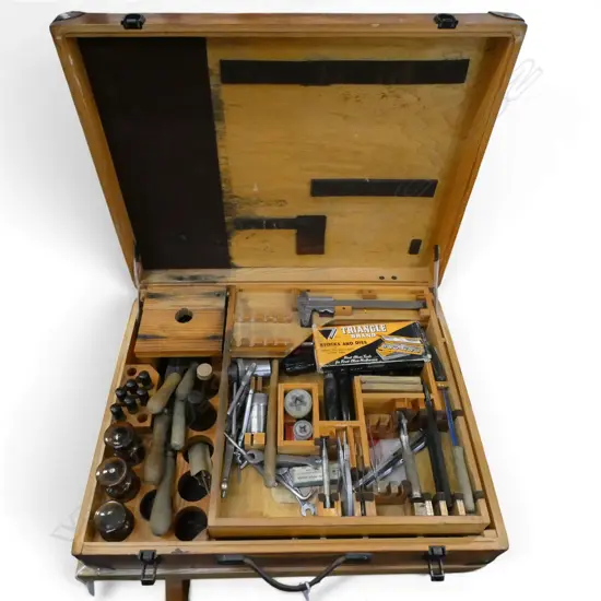 TOOLBOX w. FITTED INTERIOR AND ASST. TOOLS W.580mm