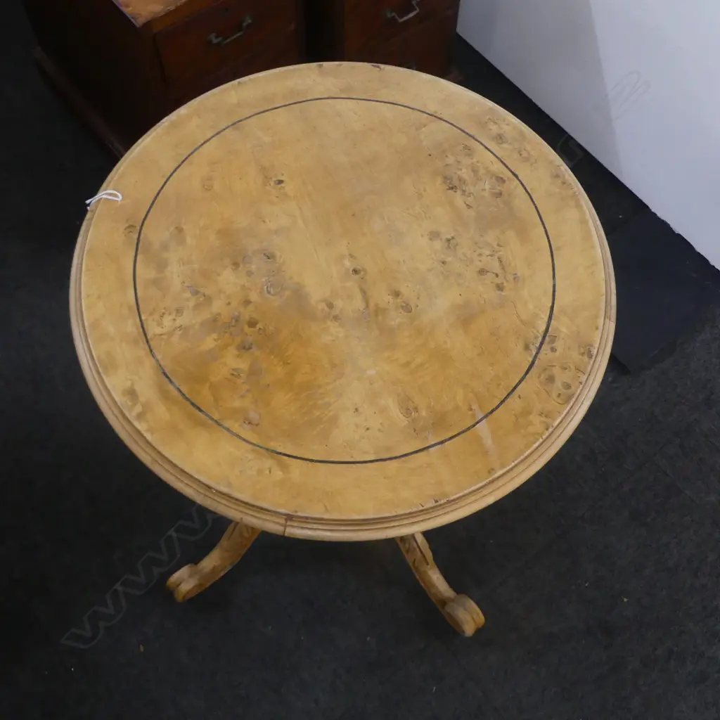 WALNUT CARVED PEDESTAL BASED CIRCULAR SIDETABLE DIA580 H730MM Image 1++