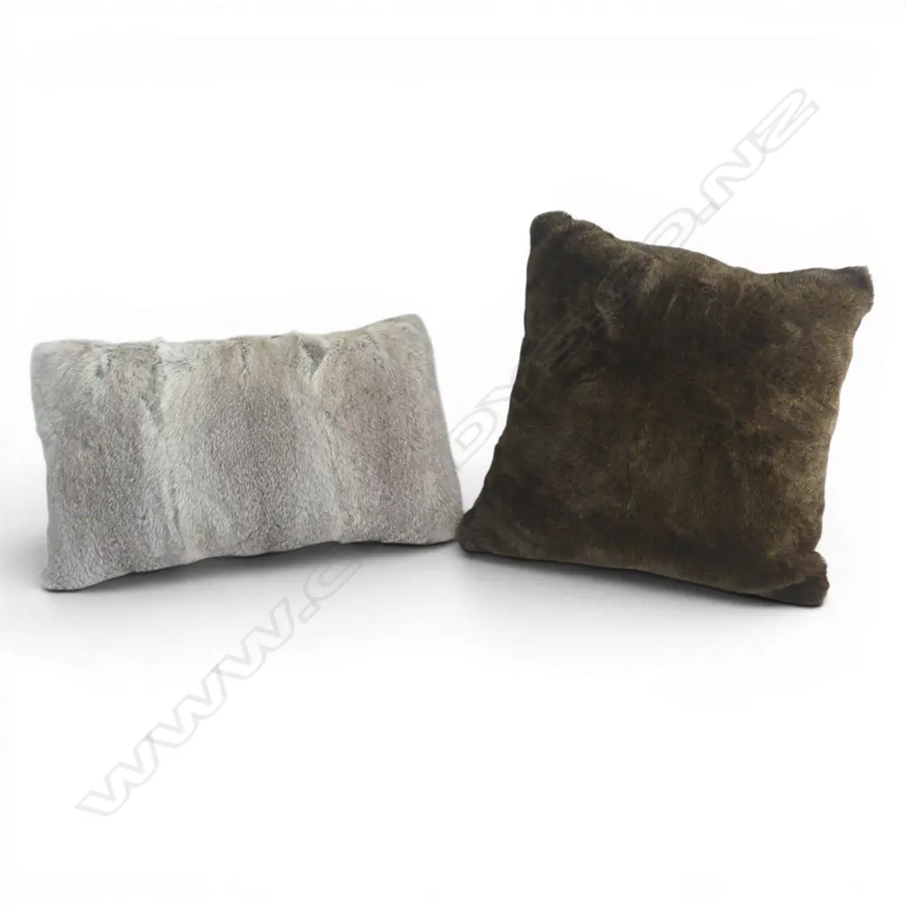 2 X FAUX FUR CUSHIONS, LGST 470MM Image 1++
