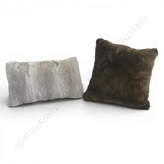 2 X FAUX FUR CUSHIONS, LGST 470MM
