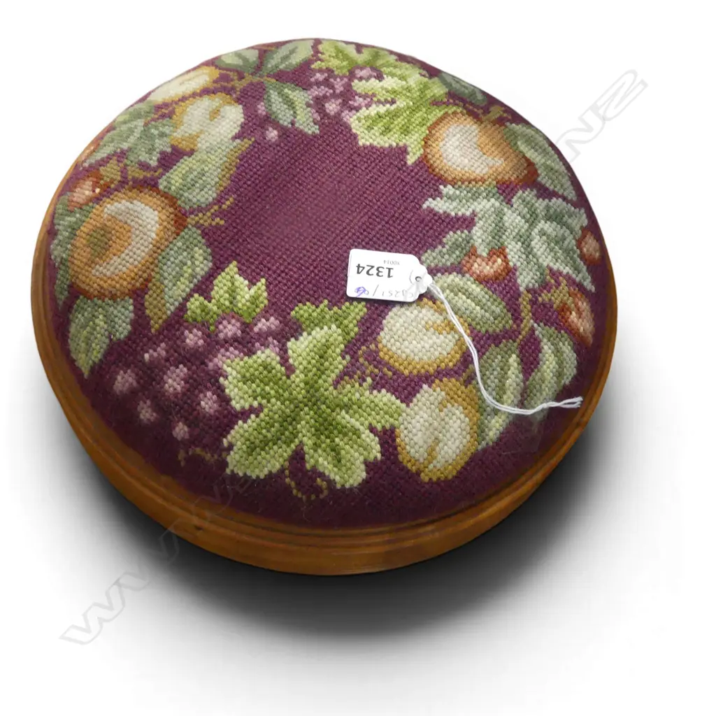 FOOT STOOL Image 1++