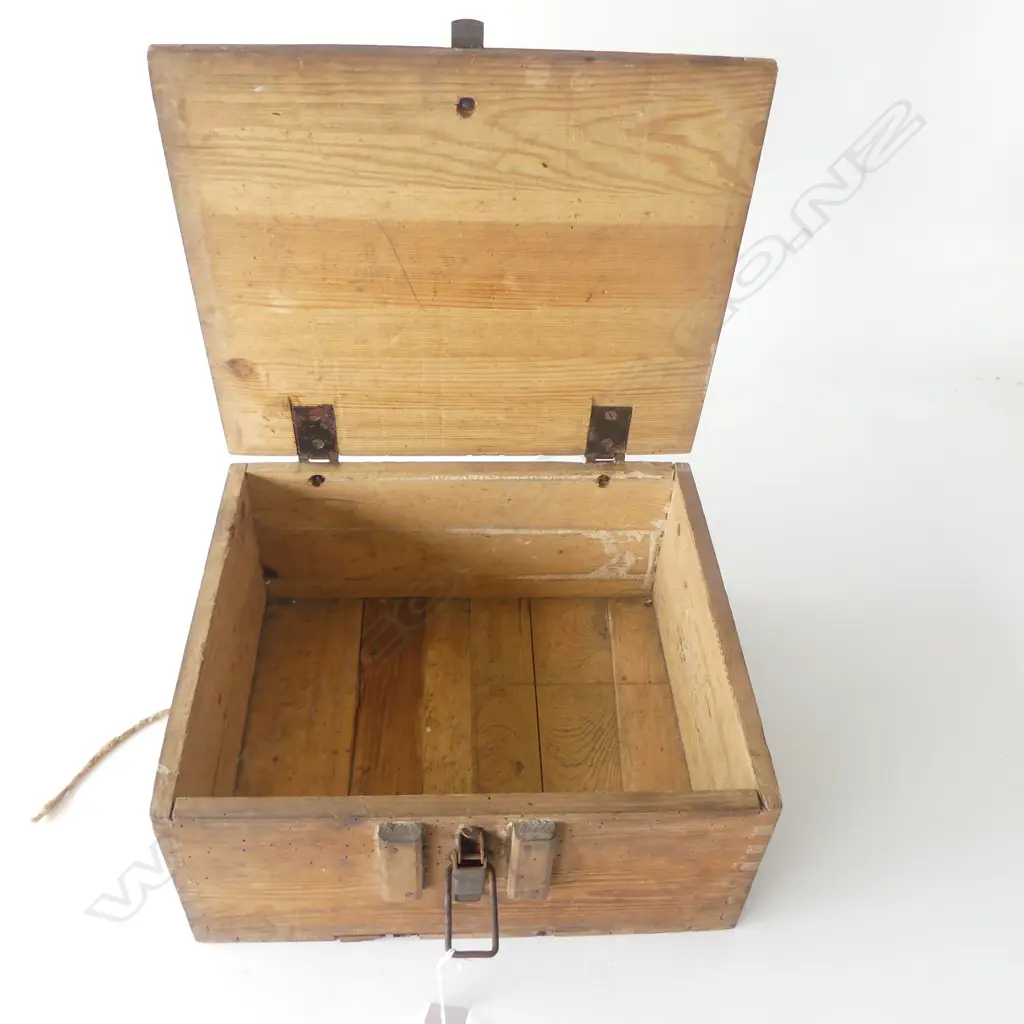 WWII GERMAN PATRONENKASTEN 900 MP44 AMMUNITION CRATE, 34x30x16mm Image 1++