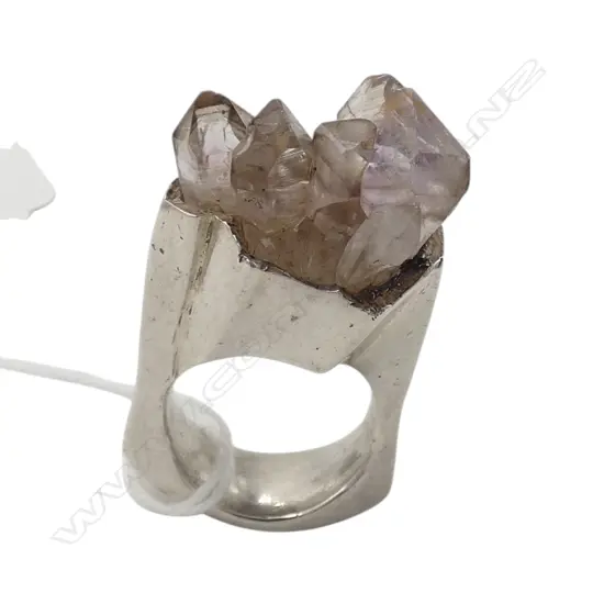 SIMON MISDALE DESIGN SILVER AND QUARTZ CRYSTAL SET RING From Simon's estate size N