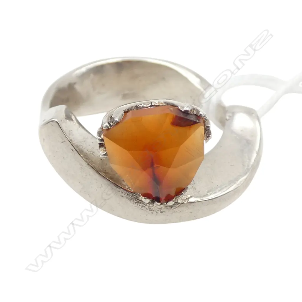 SIMON MISDALE DESIGN SILVER AND CARNELIAN QUARTZ SET RING From Simon's estate (stone needs refixing in mount) SIZE R/S Image 1++