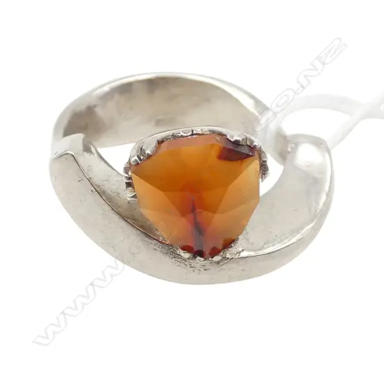SIMON MISDALE DESIGN SILVER AND CARNELIAN QUARTZ SET RING From Simon's estate (stone needs refixing in mount) SIZE R/S