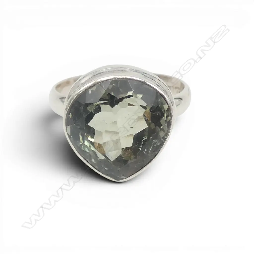 SILVER GREEN AMETHYST RING SIZE Q Image 1++