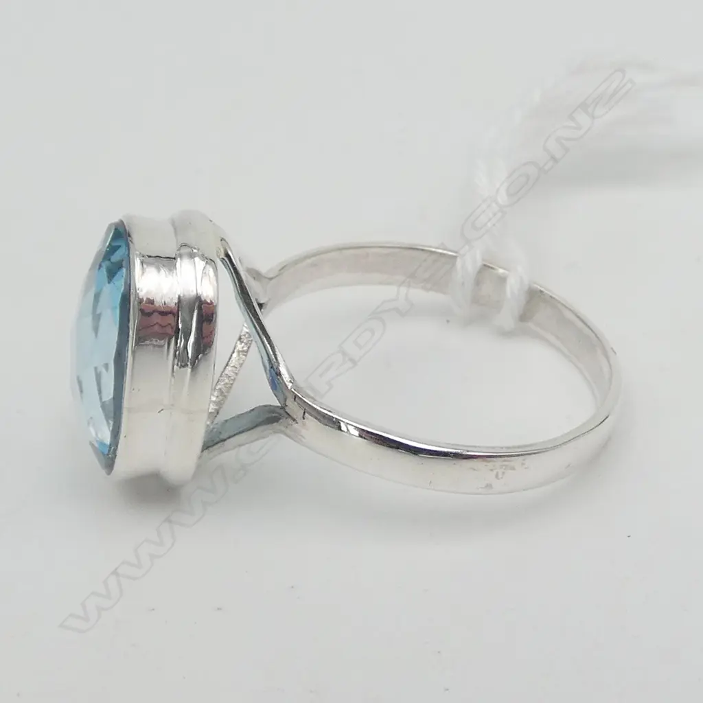 SILVER BLUE TOPAZ RING SIZE P Image 1++