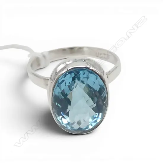 SILVER BLUE TOPAZ RING SIZE P