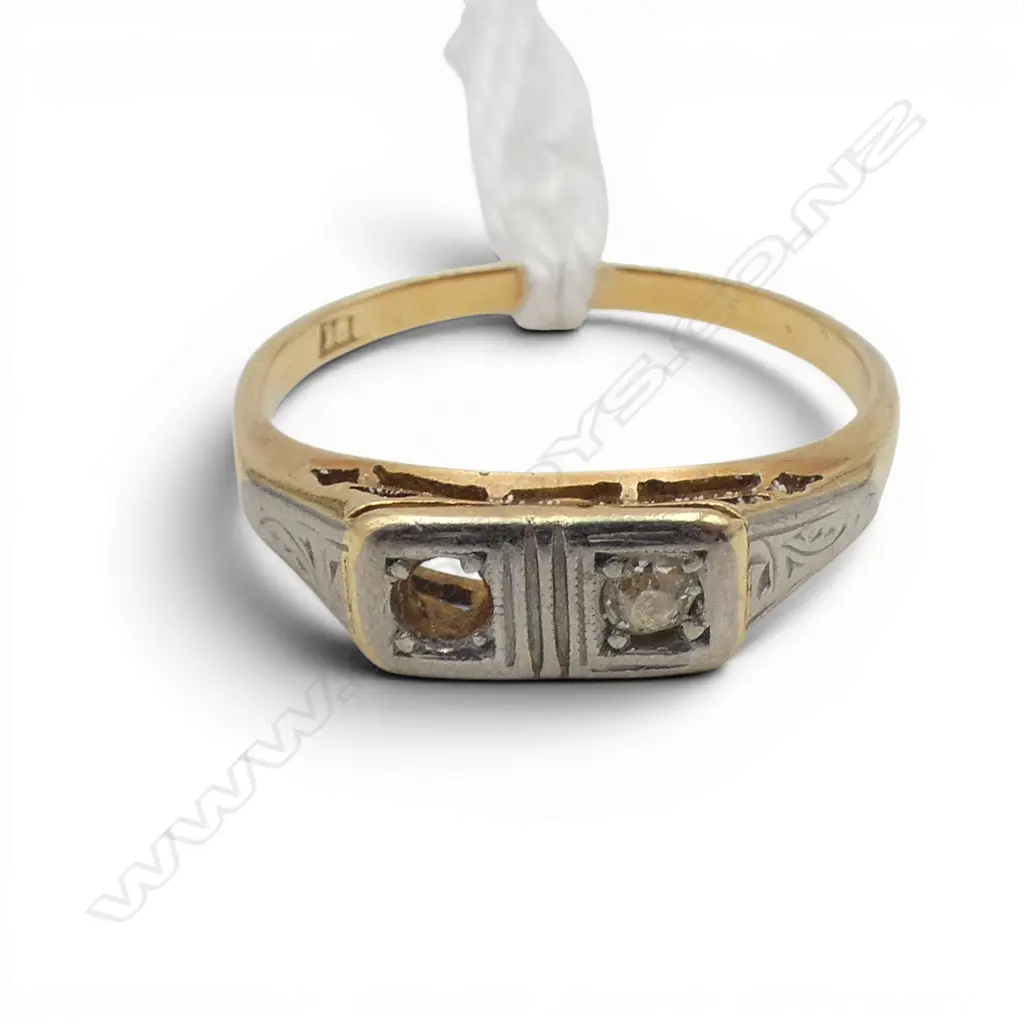 18ct DIAMOND RING, 1 STONE MISSING, 2.2gms size N Image 1++
