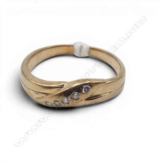9ct GOLD & 5 DIAMOND PINKY RING 1.3gms SIZE F1/2