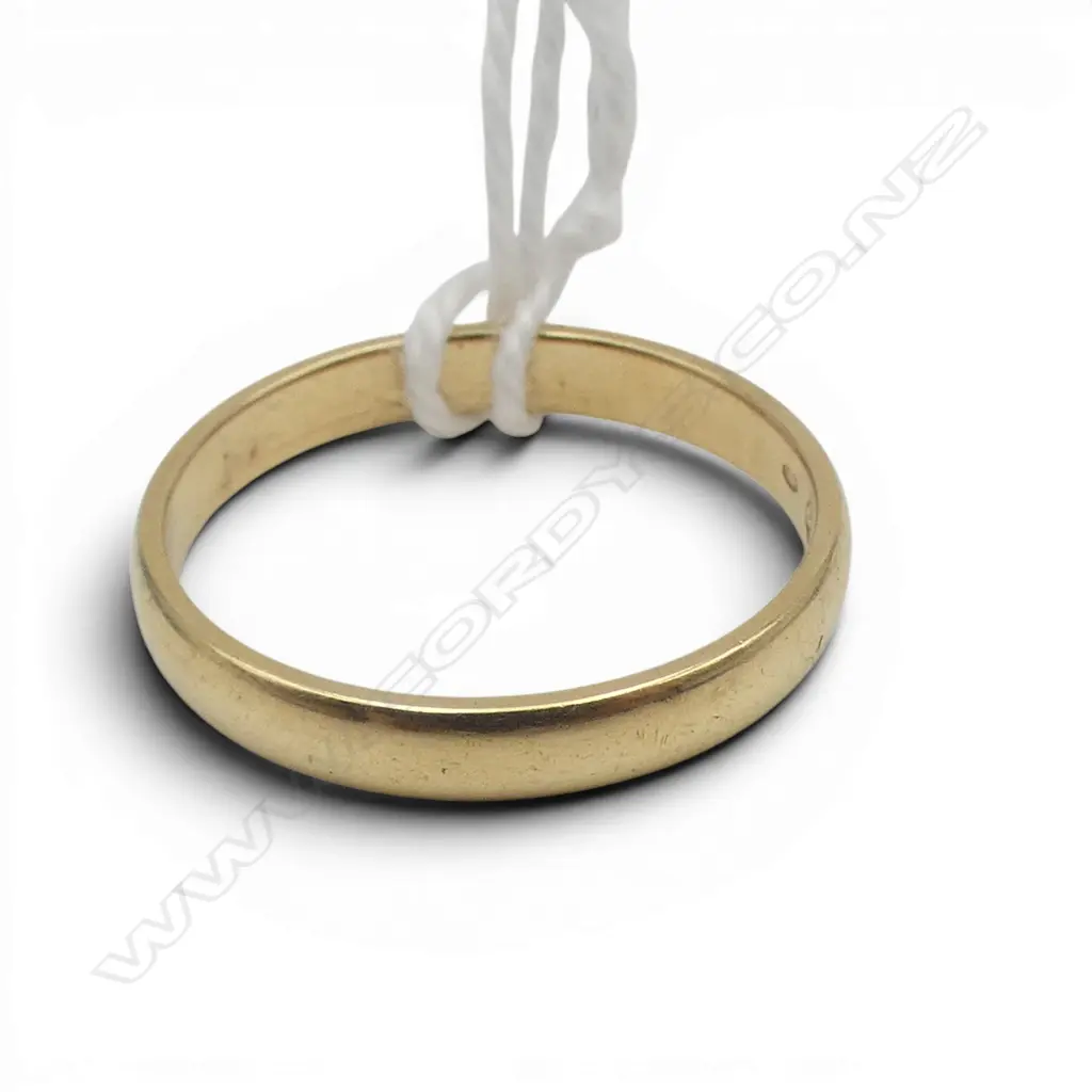 14CT GOLD BAND 2.3GMS SIZE M1/2 Image 1++