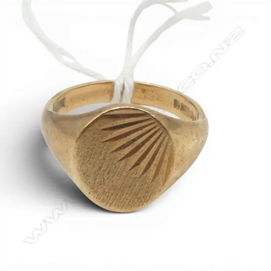 9ct YELLOW GOLD SIGNET RING 5.68gms SIZE Q