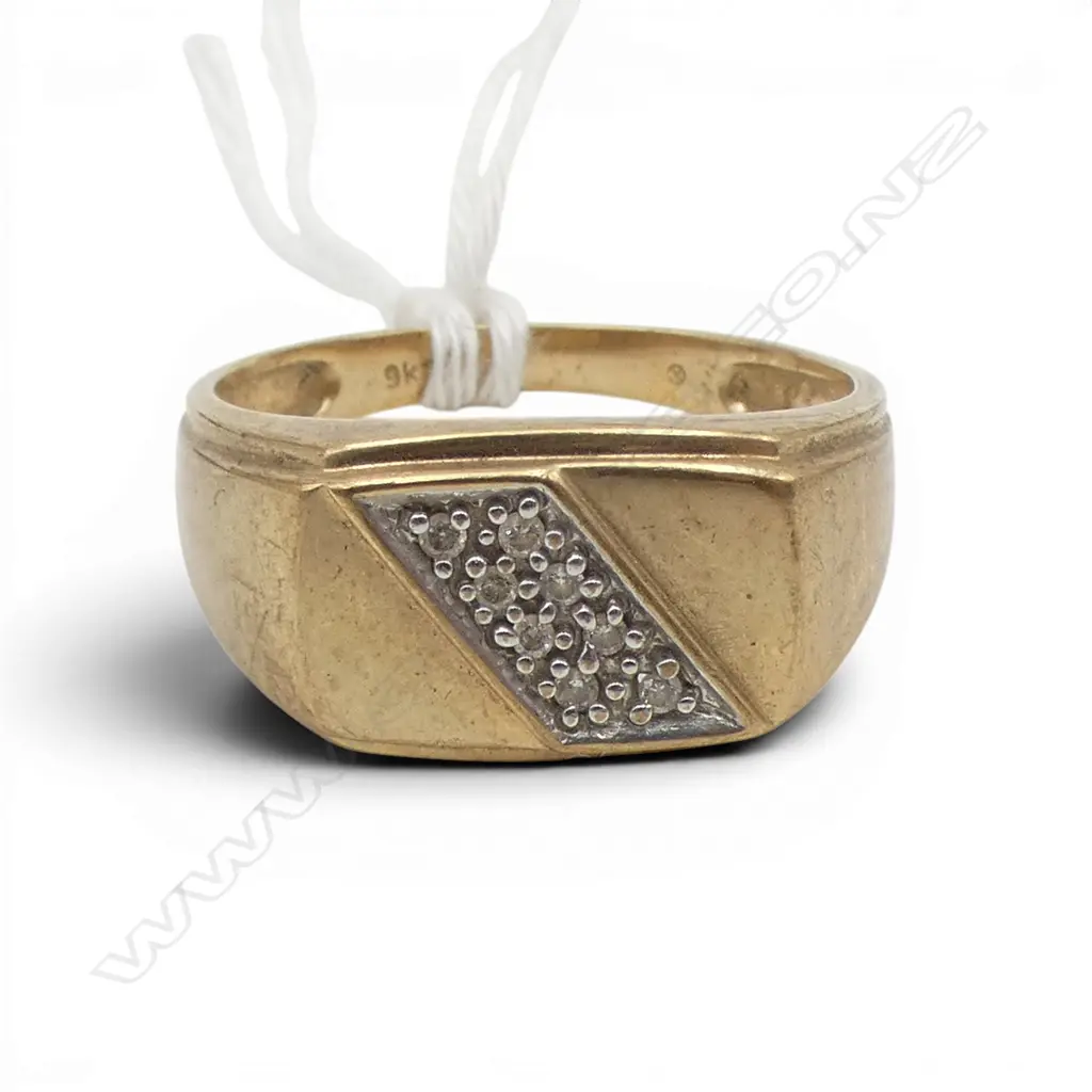 9ct YELLOW GOLD & DIAMOND SIGNET TYPE RING 4gms SIZE R Image 1++