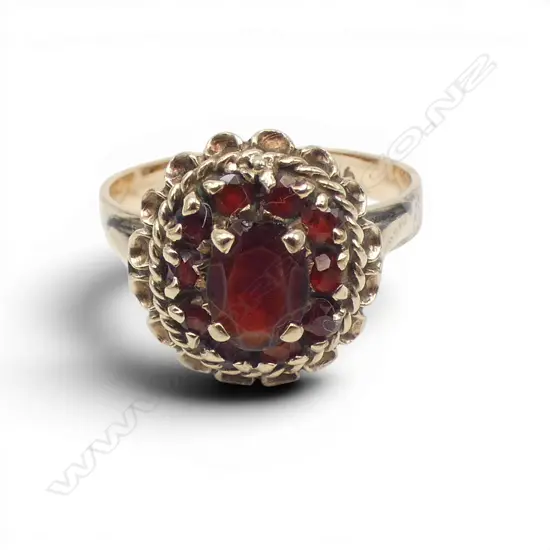 9ct GOLD & GARNET CLUSTER RING scallop & rope 3.76gms SIZE Q