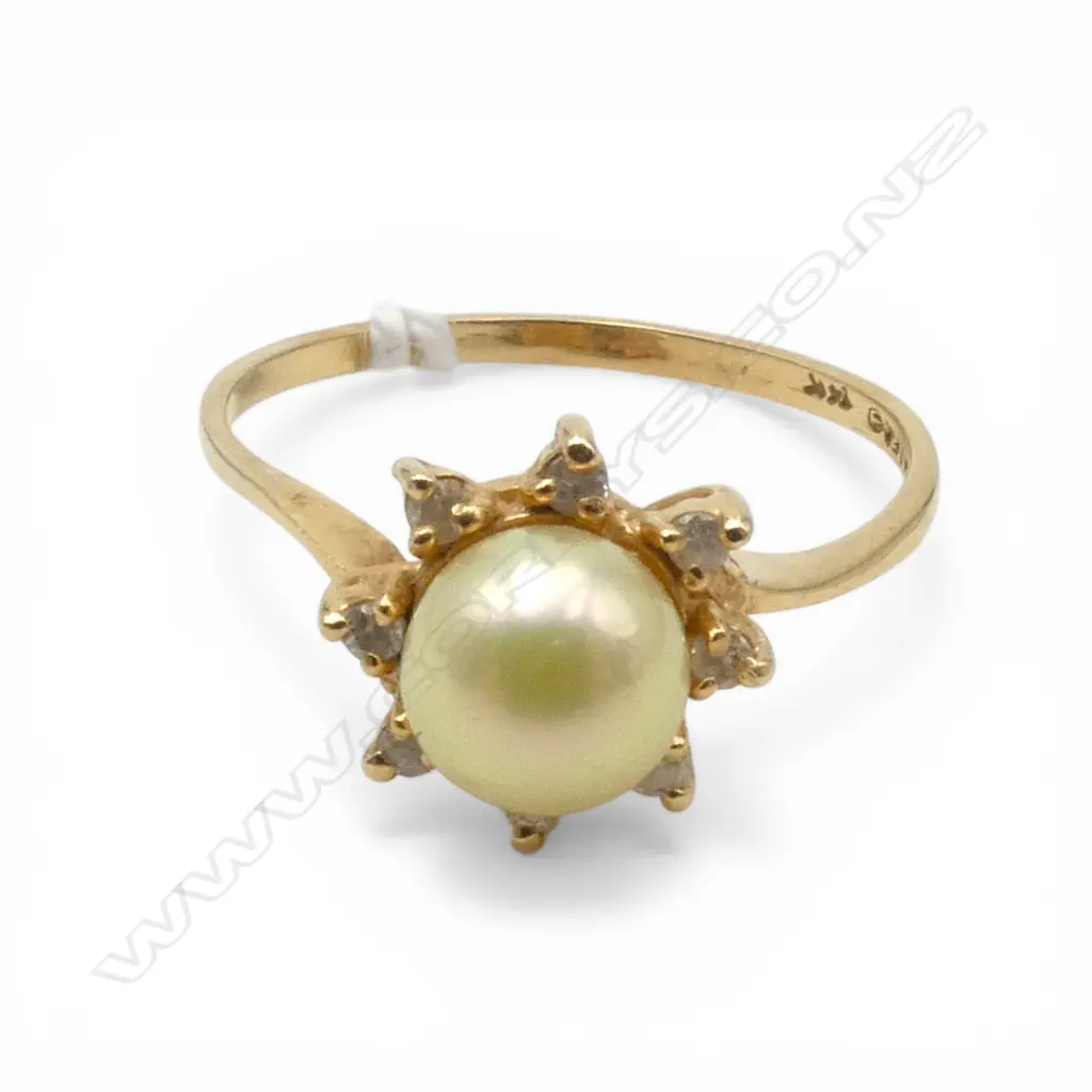 14ct GOLD, PEARL & DIAMOND RING 2.08gms SIZE Q Image 1++