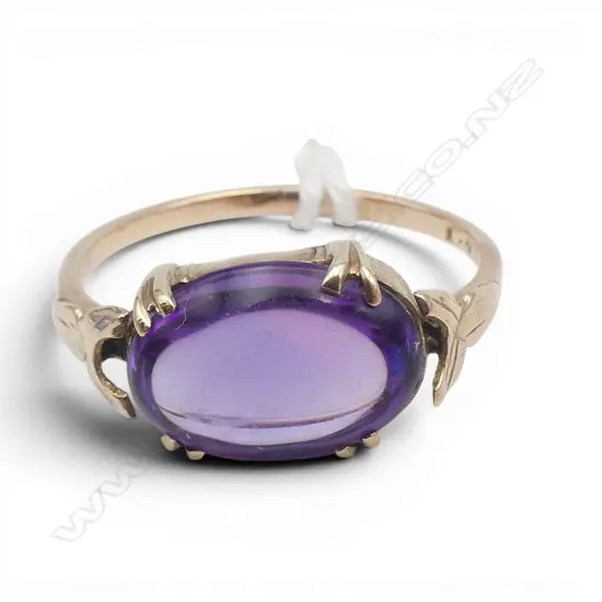 9ct GOLD & CABOCHON AMETHYST RING size Q.  1.98gms