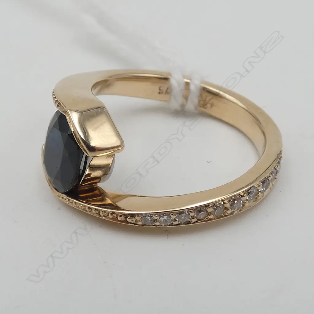 9ct SAPPHIRE & DIAMOND RING, 3.3gm, dia=0.30ct SIZE K1/2 Image 1++