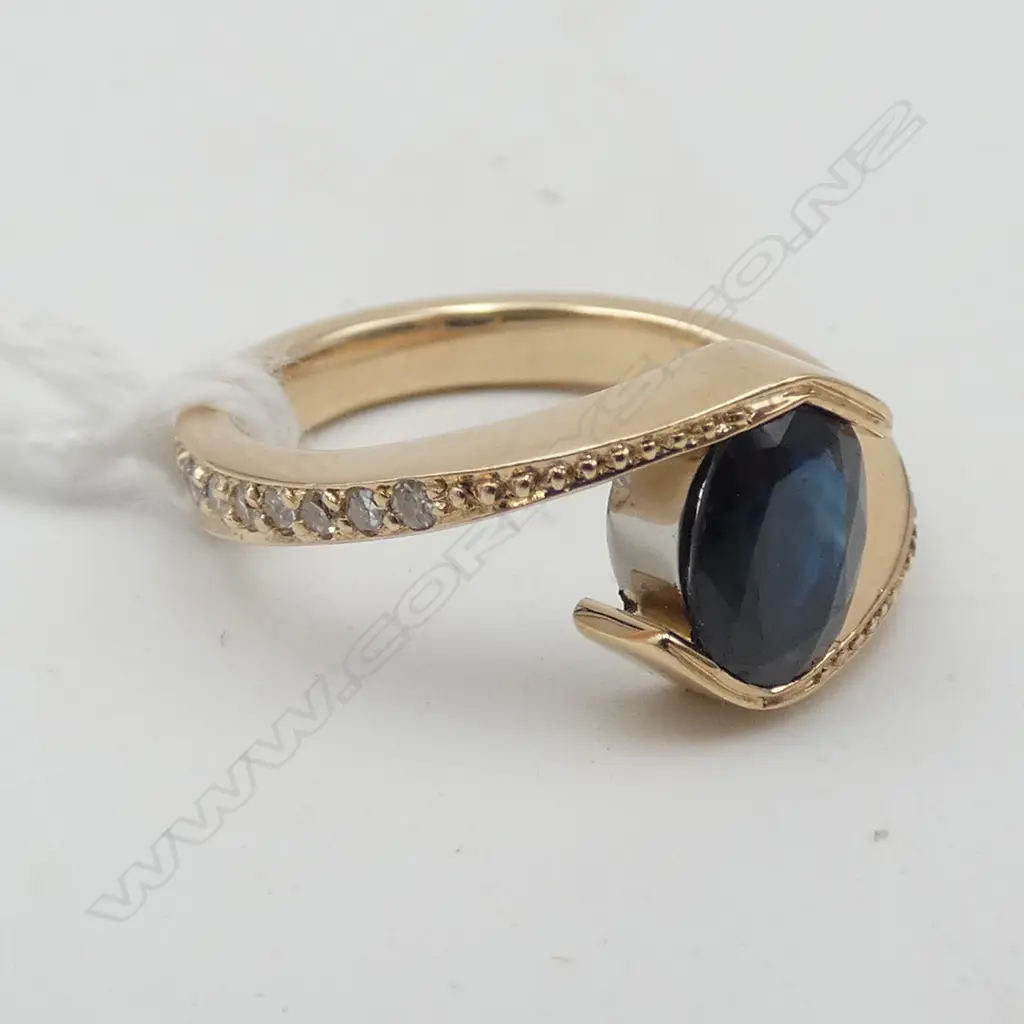 9ct SAPPHIRE & DIAMOND RING, 3.3gm, dia=0.30ct SIZE K1/2 Image 1++