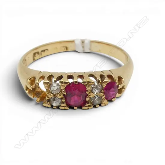 18CT GOLD LONDON BRIDGE RUBY & DIAMOND RING 1 RUBY MISSING 3.2 GMS