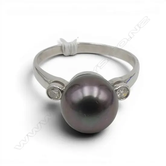 14ct WHITE GOLD BLACK PEARL & DIAMOND RING 4.2gms SIZE W