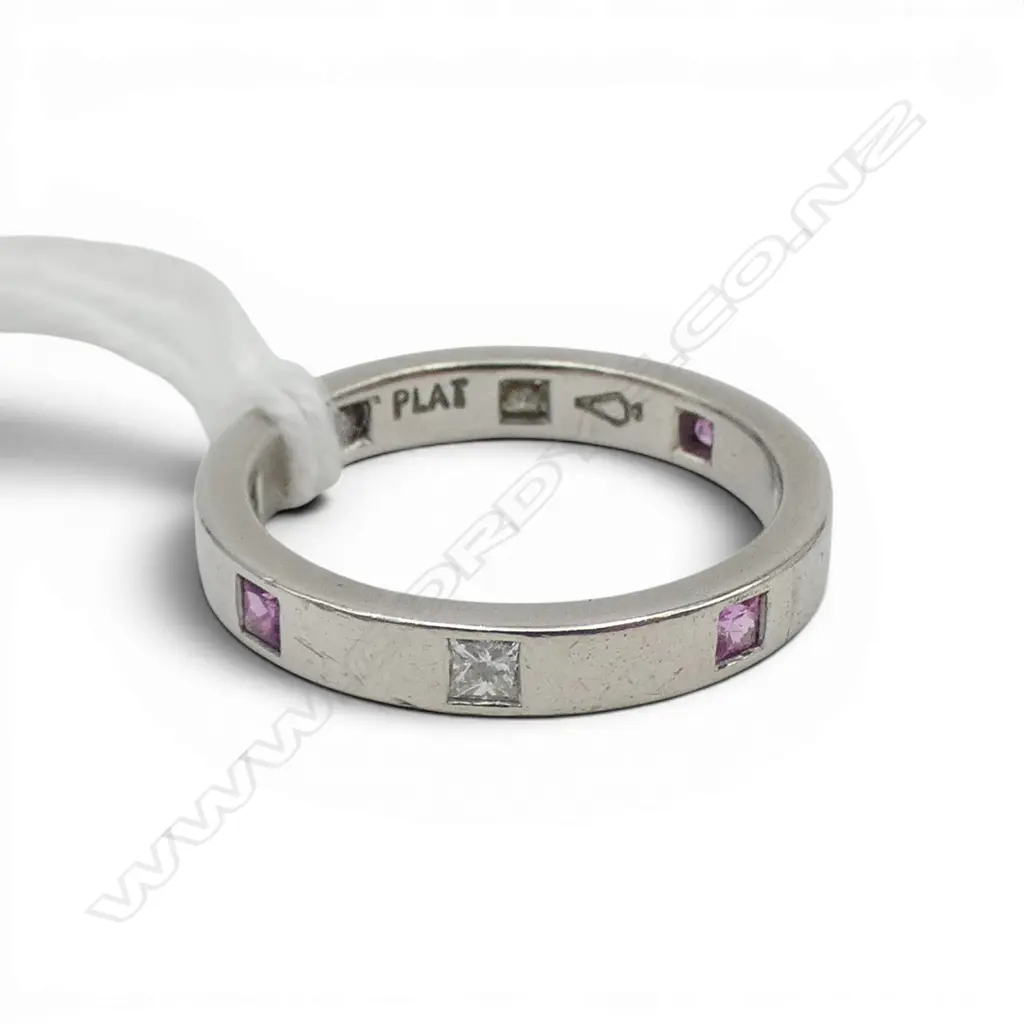 PLATINUM DIAMOND & PINK SAPPHIRE RING, 4.93gm SIZE K Image 1++