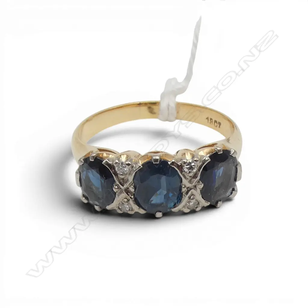 18ct GOLD SAPPHIRE  & DIAMOND RING 5.3gms SIZE Q Image 1++
