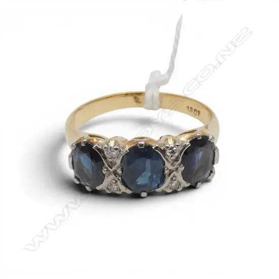 18ct GOLD SAPPHIRE  & DIAMOND RING 5.3gms SIZE Q
