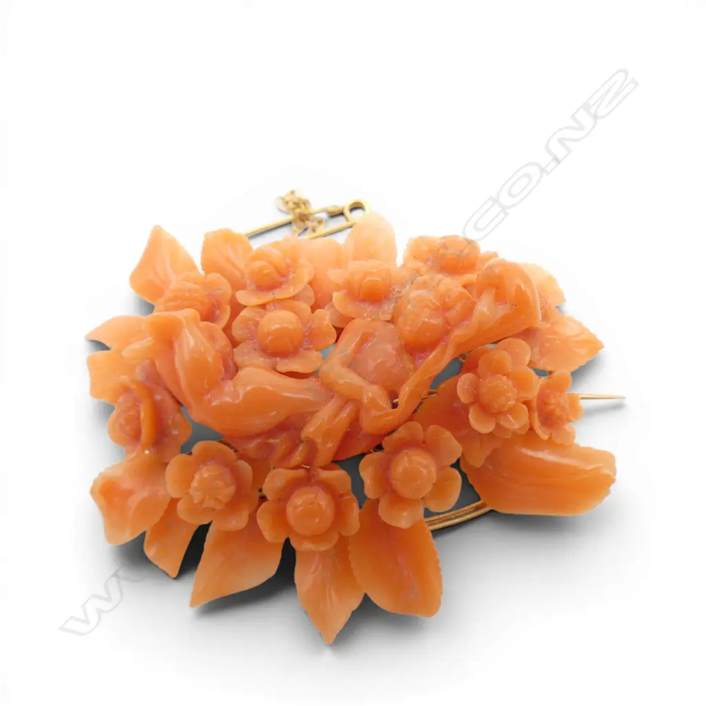 13CT GOLD AND RED CORAL VICTORIAN BROOCH (tested) ONE LEAF MISSING Image 1++