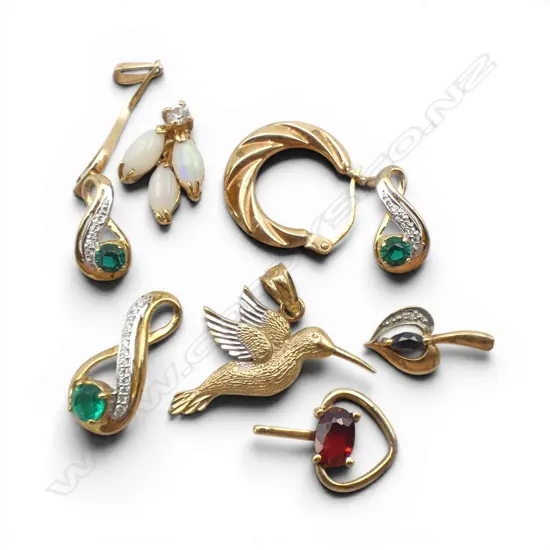 9CT ODDS INCL.STUDS + PENDANTS W.4.9G