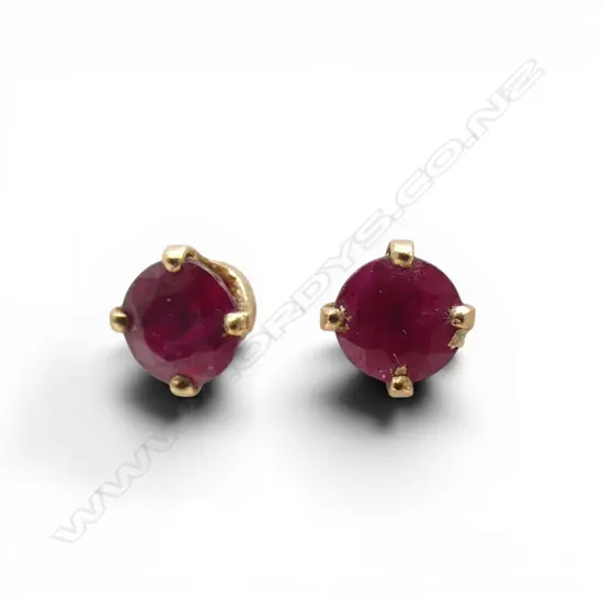 PR 9ct GOLD & RUBY STUD EARRINGS 0.66gms