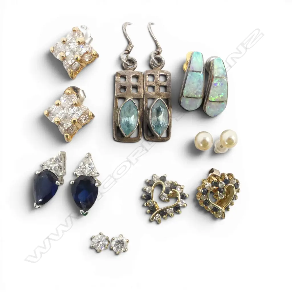 7 PRS EARRINGS, 5 STG SILVER Image 1++