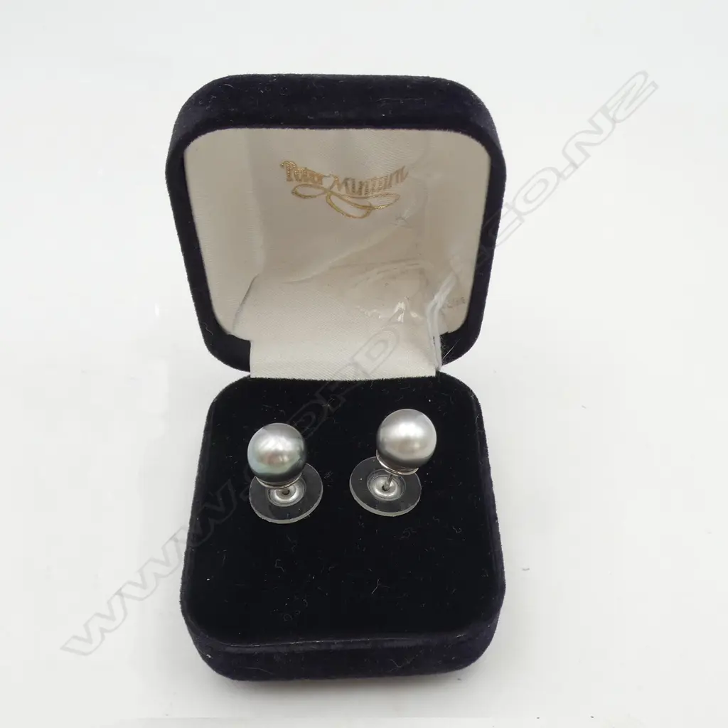 PR PETER MINTURN BLACK PEARL STUD EARRINGS with pearl certificate of authenticity, vendor had earrings set by Minturn Image 1++
