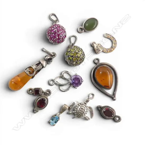 COLLECTION SILVER CHARMS & PENDANTS